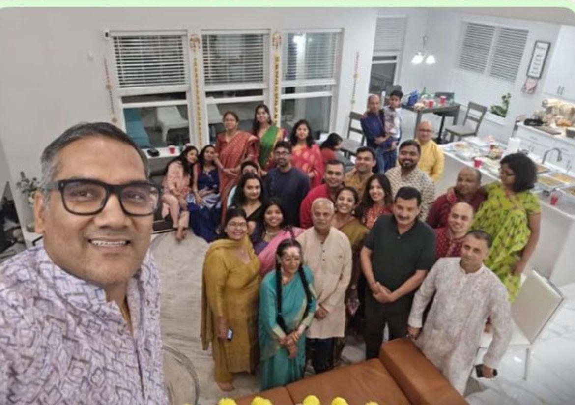 अमेरिका में दीपावली उत्सव में भारतीय प्रवासी।