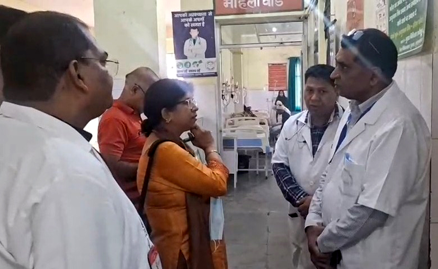 जिला महिला अस्पताल मुजफ्फरनगर का निरीक्षण करती सीआरएम टीम। लोकपथ लाइव