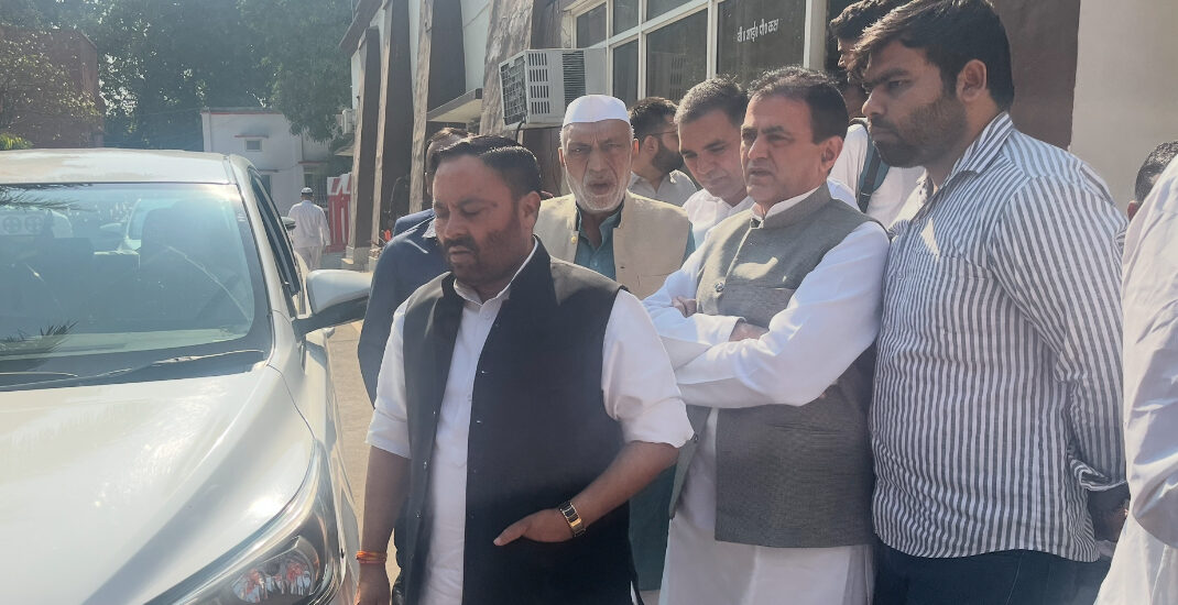 रालोद नेता।